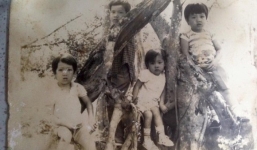 Trường Giang đăng ảnh thời thơ ấu, dân mạng phát hiện ra điều 30 năm qua không đổi