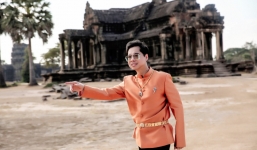 Ngọc Sơn đi Campuchia cầu an dịp đầu năm