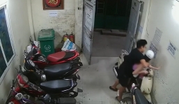 Hà Nội: Kẻ biến thái xông vào nhà trọ khống chế, sàm sỡ cô gái