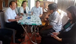 Vụ nữ sinh tử nạn ở Ninh Thuận: Giám đốc Bệnh viện Đa khoa tỉnh đến viếng, xin lỗi gia đình nạn nhân