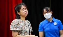 Phụ huynh hồi hộp bốc thăm cho con vào trường mầm non công lập ở Hà Nội