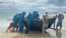 Cập nhật tin bão khẩn cấp bão số 4: Bão giật cấp 15 chỉ còn cách Hoàng Sa hơn 500km