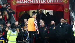 Động thái của Ronaldo khi bị Ten Hag đối xử bất công, phải xuống tập luyện cùng đội trẻ