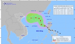 Bão Nalgae giật cấp 12, liên tục đổi hướng trên Biển Đông, có xu hướng mạnh lên