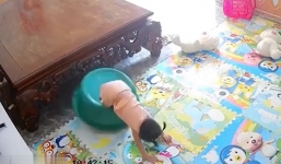 Video: Những trò nghịch ngợm của các bé gái khiến phụ huynh dở cười dở khóc