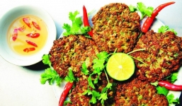 Mùa rươi lên phố: Những món ăn từ rươi ngon, lạ miệng hấp dẫn mà bạn nên thử 1 lần trong đời