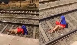 Video: Người phụ nữ nằm trên đường ray khi đoàn tàu chạy qua để thử cảm giác mạnh