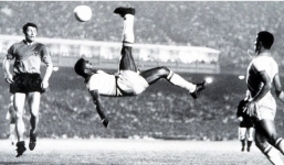 Video: Top 10 bàn thắng đáng nhớ nhất sự nghiệp lẫy lừng của 'Vua bóng đá' Pele