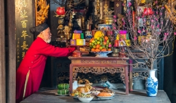 Tết Nguyên đán 2023: Lưu ý khi bao sái bát hương để tránh mạo phạm thần linh, gia tiên