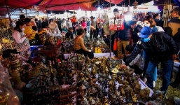 Tấp nập đi chợ Viềng đầu xuân “mua may bán rủi”