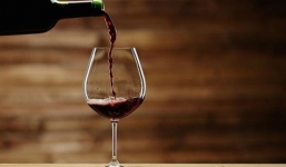 Uống rượu vang có thể làm tăng nguy cơ mắc ung thư