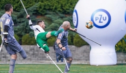 Lập siêu phẩm giống Ronaldo, cầu thủ 1 chân đầu tiên trong lịch sử giành Giải thưởng FIFA Puskas