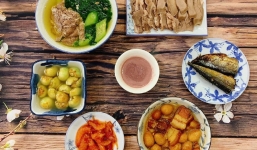 Mùa hè chỉ cần mâm cơm như này thì ăn mãi không chán: Toàn món quen thuộc, ai cũng tấm tắc khen