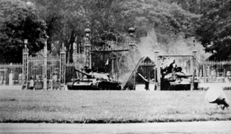 Tiết lộ bất ngờ về tác giả bức ảnh xe tăng quân giải phóng húc đổ cổng chính Dinh Độc Lập