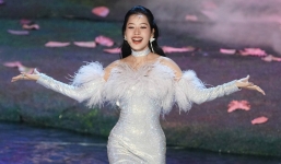 Video: Chi Pu biểu diễn See Tình cực ngọt trên Đạp gió 2023, nhiều fan lập tức 'quay xe'