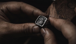 Thương hiệu phụ kiện thời thủ công Helios có gì mà khiến giới trẻ mê mẩn?