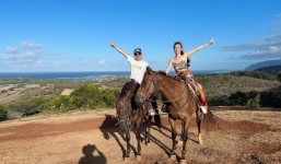 Khoe clip cưỡi ngựa bên trời Tây, Shark Bình cùng Phương Oanh có màn tương tác khiến dân tình chú ý