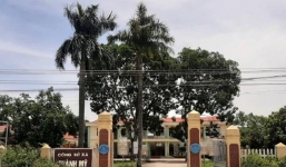 Khai trừ khỏi Đảng, cách chức Chủ tịch xã bị bắt 'tòm tem' với cấp dưới tại trụ sở 