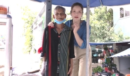 Lý Nhã Kỳ bất ngờ thông báo chuyển nghề 'bán hủ tiếu', hành động phía sau gây thích thú 