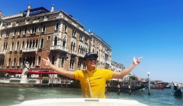 Hồng Đăng đi châu Âu, 'mất tích' khỏi Facebook trong 1 tuần vừa qua