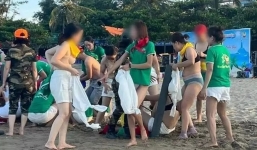 1 người phụ nữ cởi áo ngực ở Cửa Lò bị chồng tác động vật lý, đuổi thẳng cổ ra khỏi nhà 