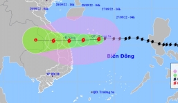 Bão số 4 Noru gió giật cấp 17, cách đất liền Đà Nẵng - Quãng Ngãi khoảng 200km  