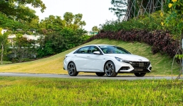 Giá bán Elentra 2023 thấp nhất 599 triệu đồng: Nội, ngoại thất đáng giá, Civic - K3 phải lo lắng 