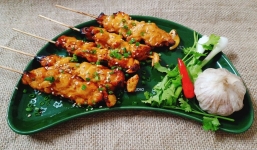 Cách nấu gà xiên nướng tỏi bằng nồi chiên không dầu cực ngon 