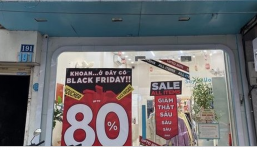 Loạt cửa hàng treo biển giảm giá đến 80% Black Friday nhưng vẫn 'ế'