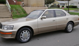 Chiếc Lexus LS 400 đời 1993, giá bán chỉ tương đương chiếc Honda Air Blade
