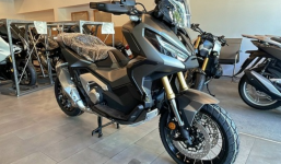 Mẫu xe tay ga hầm hố vừa về Việt Nam, sức mạnh và trang bị hiện đại