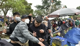 Độc lạ khi đi chợ ở Thanh Hóa:  Bán 'cà chua thối', càng 'choảng nhau' lại gặp được nhiều may mắn