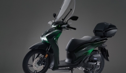 Honda SH phiên bản màu xanh thủy tinh trong suốt, nhìn là muốn 'rước về luôn'