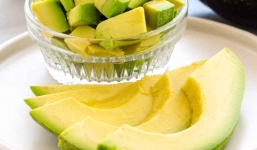 Bơ đang vào mùa chín, hãy học ngay 11 mẹo bảo quản bơ tươi lâu không sợ thối hay hỏng này