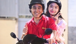 MC Quyền Linh chở con gái đi làm bằng xe máy, hóa ra 'người bạn thân' đã có tuổi đời lâu thế này