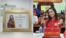 Những hoa hậu Việt đầu tiên nhận được bằng khen của các cấp chính quyền