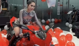 Không mặc đồ bảo hộ, Ngọc Trinh gặp tai nạn khi lái xe mô tô phân khối lớn vì mê tạo dáng độc