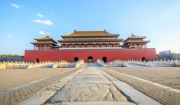 Vì sao ba sảnh chính của Tử Cấm Thành có diện tích vô cùng rộng lớn nhưng lại không trồng cây xanh nào?