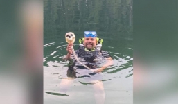 Nhận được cuộc gọi có vật thể lạ dưới nước, cảnh sát lặn xuống tìm mới phát hiện sự thật ngỡ ngàng