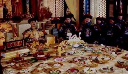 Các hoàng đế nhà Thanh khi ăn uống phải trải qua 4 công đoạn, thái giám giữ vai trò quan trọng liên quan đến tính mạng đế vương