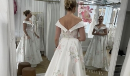 Cô gái đi chụp ảnh cưới phát hiện điều kỳ lạ phản chiếu trong gương, ngã ngửa khi biết thủ phạm thực sự