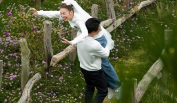 Kỷ niệm 1 tháng ngày cưới, Thanh Hằng khoe khoảnh khắc được chồng nhạc trưởng bế bổng giữa vườn hoa