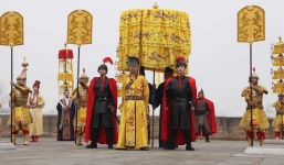 Vì sao hoàng đế luôn để con trai cả kế vị? 2 lý do thực tế làm sáng tỏ tất cả