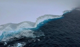 Hình ảnh mới về tảng băng trôi lớn nhất thế giới, được ví như 'siêu núi lửa' trôi ra Nam Đại Dương sau 30 năm