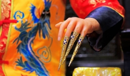 Lý do phi tần nhà Thanh thích đeo hộ giáp cho móng tay, không chỉ đẹp mà còn thuận tiện cho hoàng đế đến thăm