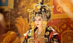 Viên Thiên Cương phán Ngũ hầu tử sẽ lật đổ Võ Tắc Thiên, Địch Nhân Kiệt không tin nhưng sau 15 năm, mọi tiên đoán đều trở thành sự thật