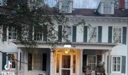 Chuyển đến nhà mới 200 tuổi, cặp đôi sốc khi phát hiện căn phòng bí mật dưới tầng hầm