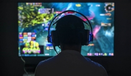 Ở nhà một mình bỗng nghe thấy giọng nữ lạ lúc nửa đêm, người đàn ông hoảng hồn khi phát hiện ra sự thật