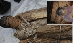Giải mã xác ướp người phụ nữ còn nguyên vẹn, nhìn rõ cả lông mày, khi bỏ mũ còn để lộ thứ này khiến ai nấy kinh ngạc