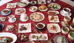 Hé lộ sự thật quy tắc hoàng đế không được gắp quá ba miếng trên một món ăn để tránh bị đầu độc?